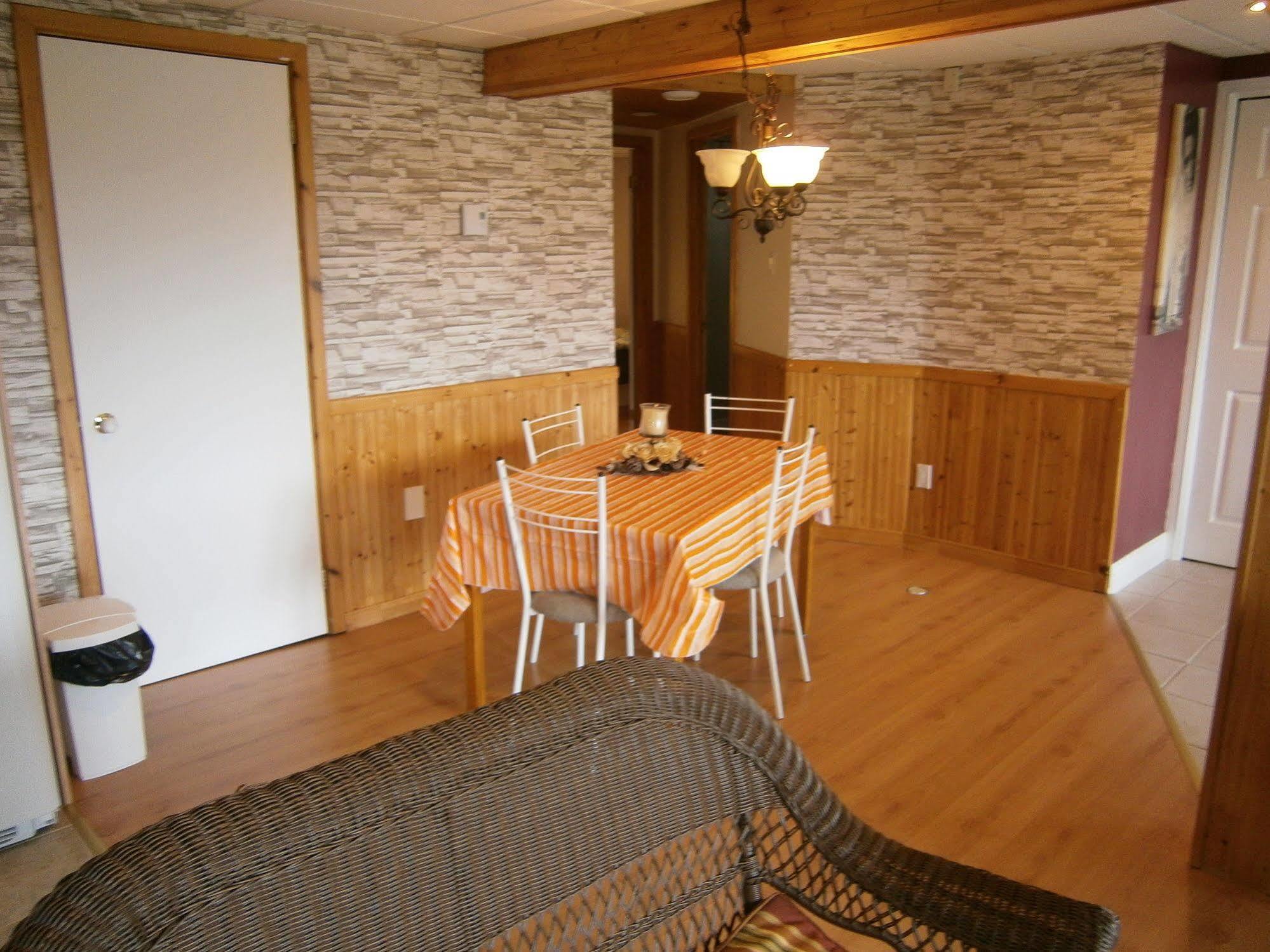 Apartamento Panoramique Du Fjord LʼAnse-Saint-Jean Exterior foto